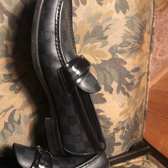 Louis Vuitton - Picture 5 of 8